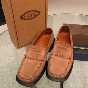 Tod’s Camel Driving Loafer size 10